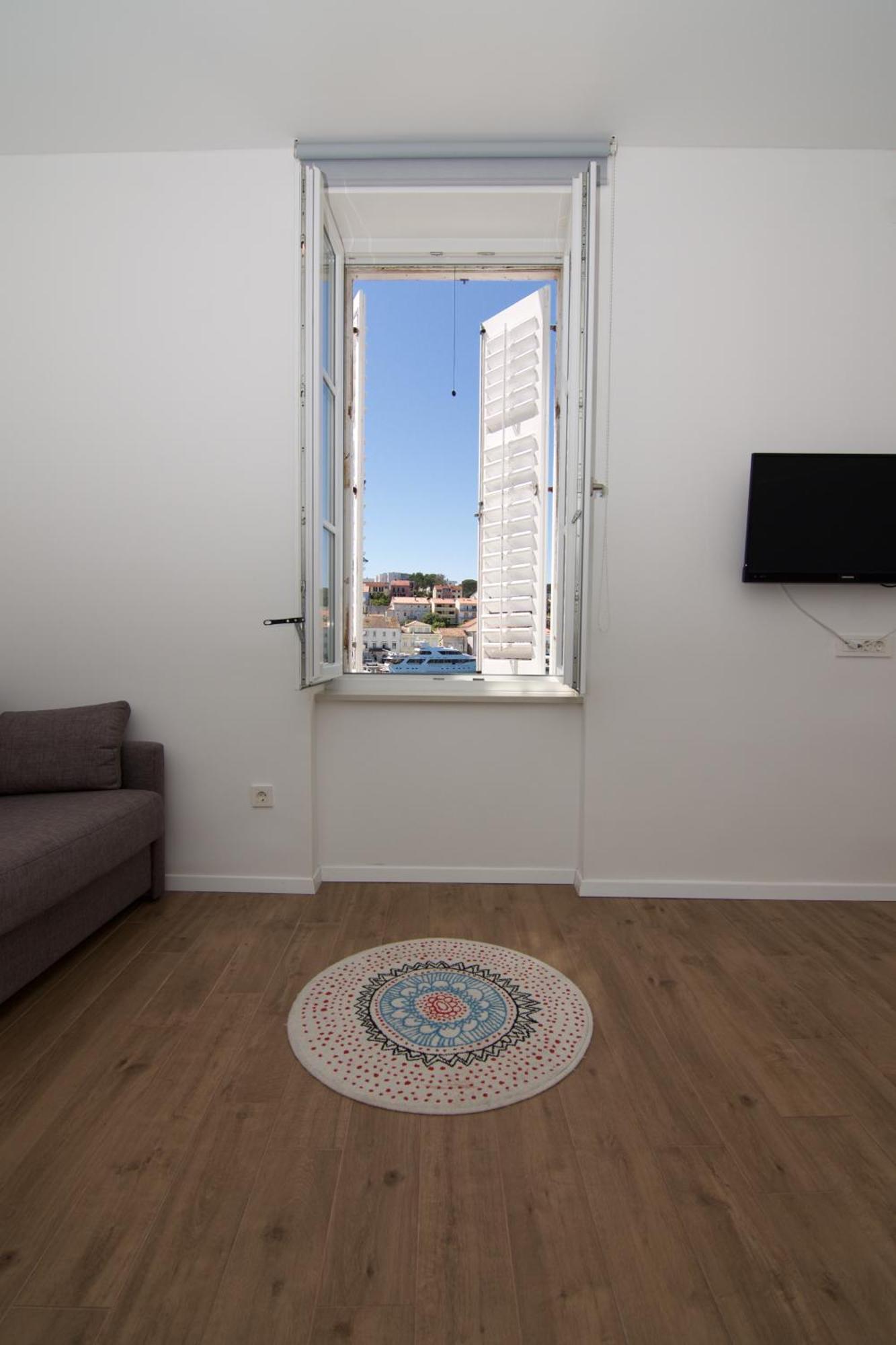 Apartments And Rooms Jospino 木洛希尼 外观 照片